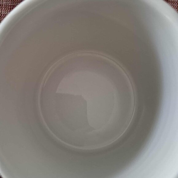 Vintage Coca Cola Christmas Winter Large coffee 20 Oz. Mugs. Set of two. - Picture 8 of 8